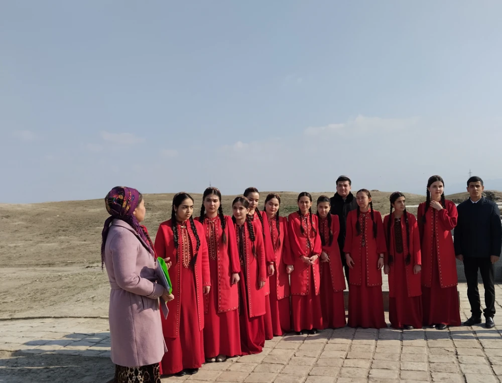 An excursion to Seytjemaleddin Mosque was organized